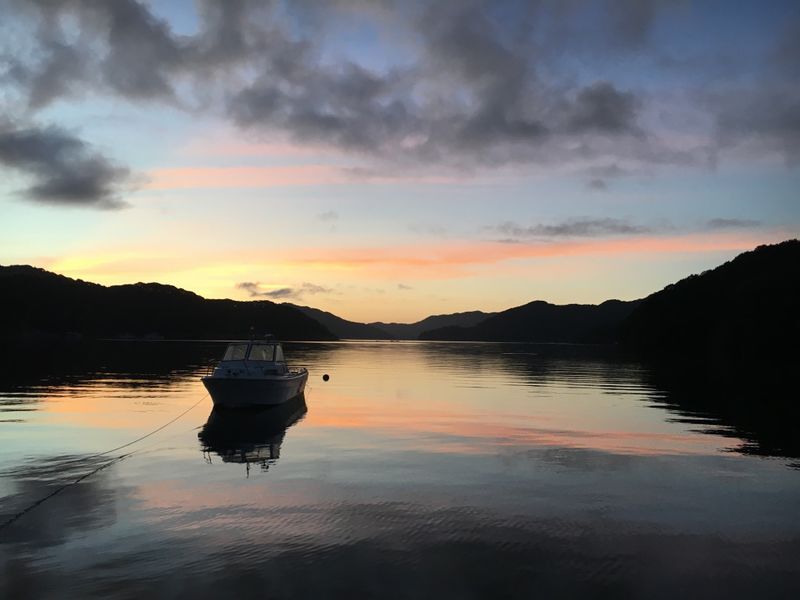 洲崎市浦野内湾の朝日