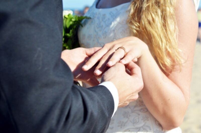 結婚式は挙げるべきだ