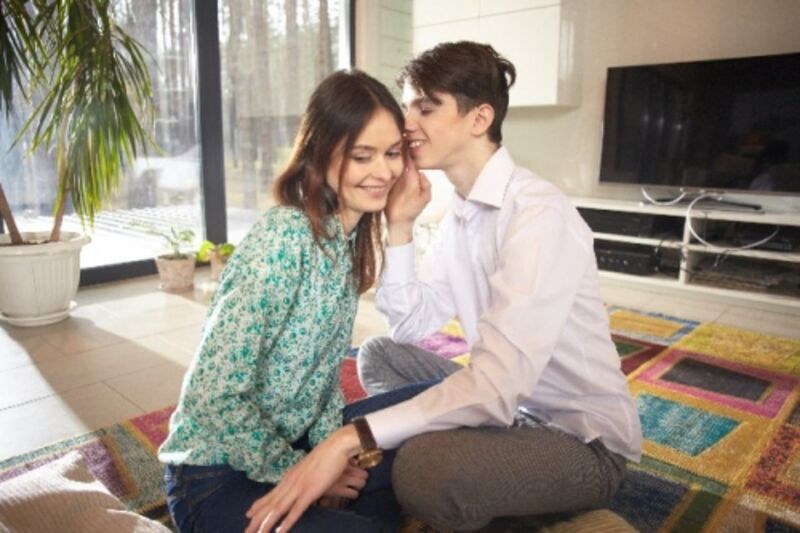 内緒話 ひそひそ話