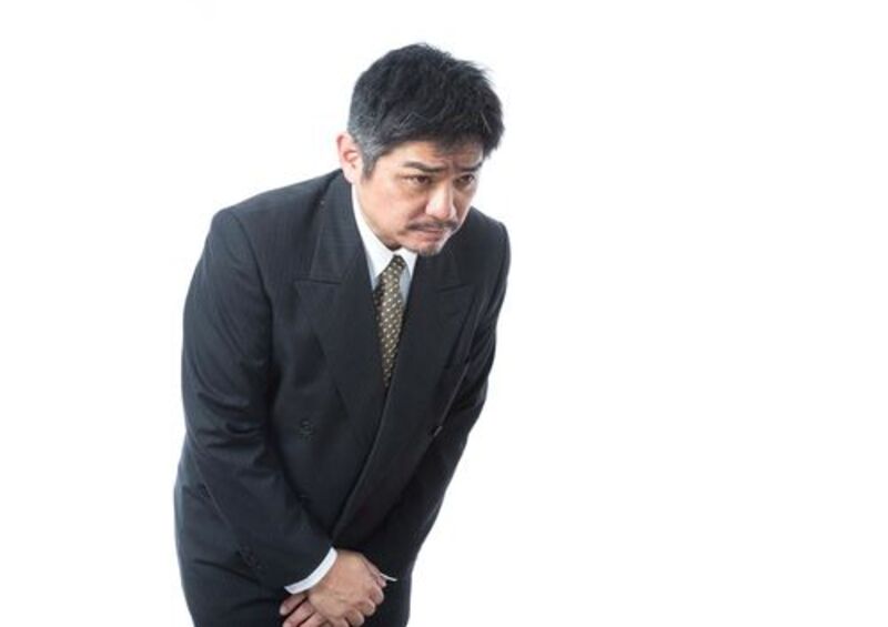 低姿勢な男性