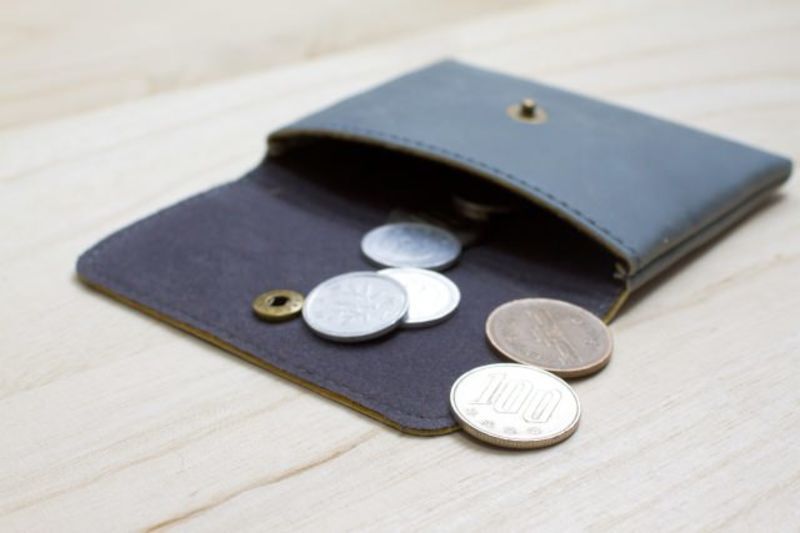 小銭入れとコイン