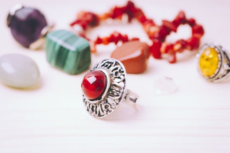 パワーストーンのお守りと指輪