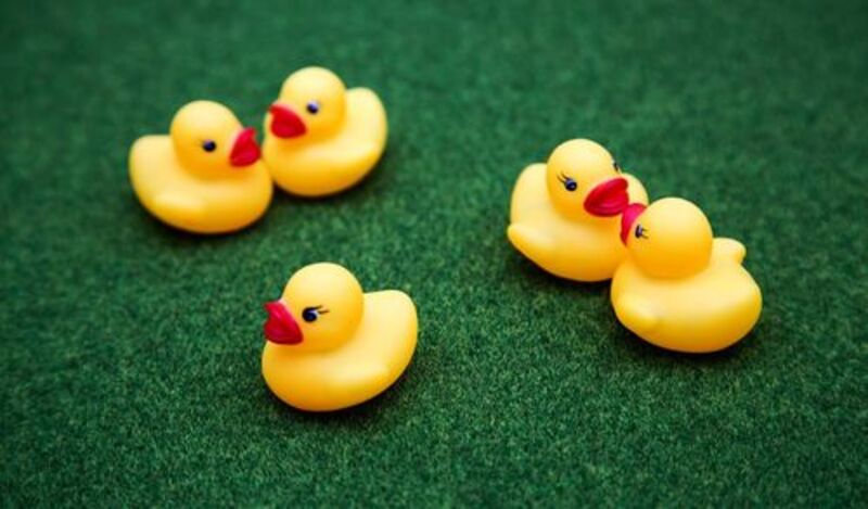 自分だけ一人ぼっちで周りが気になる女性