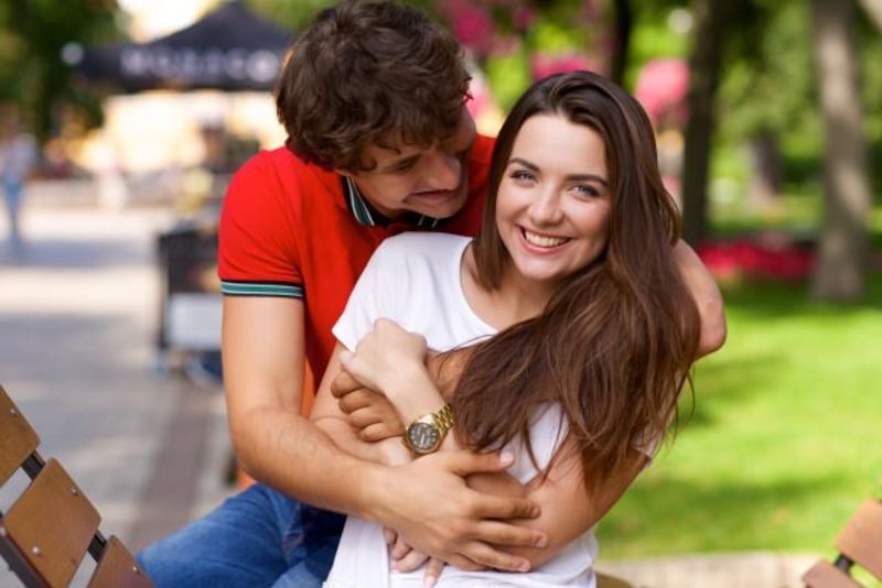 美男美女のモデルカップル