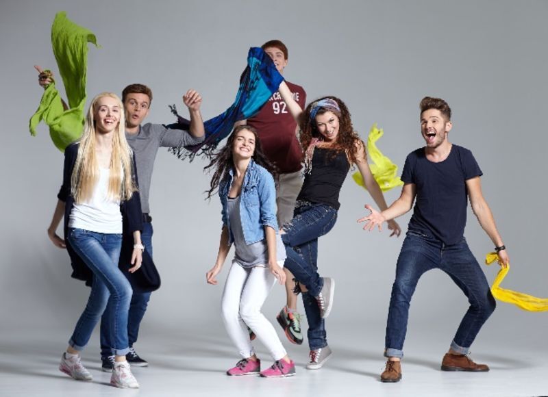 積極的でアクティブな若者たち