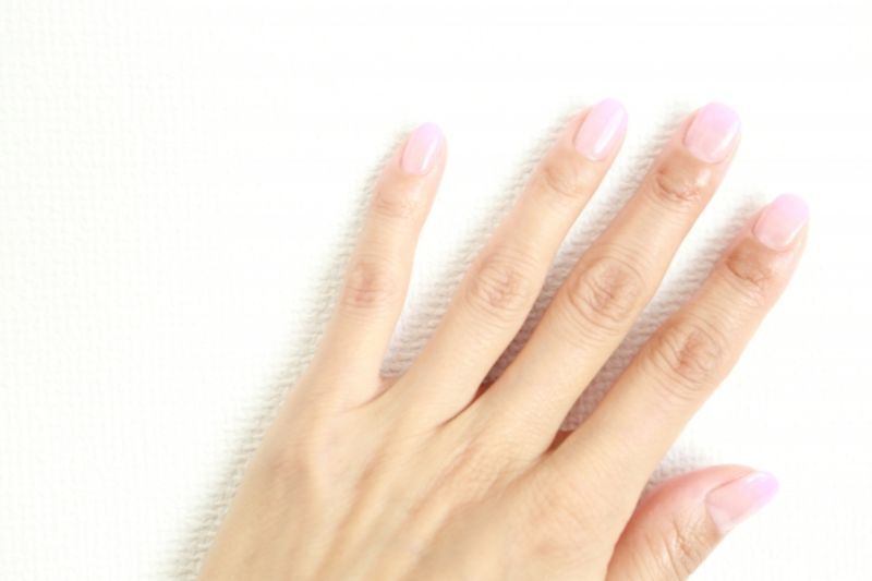 g,ALT:シンプルで清潔感があるネイルアート