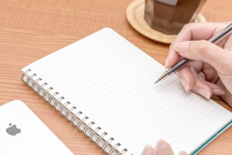 相手の嫌なところ、ダメなところを書き出す