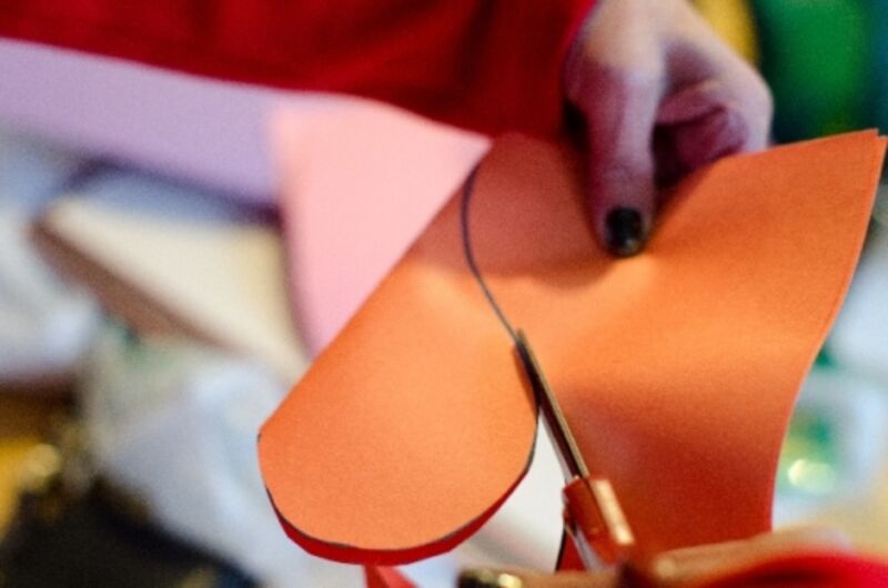 ハサミで思い出を切る