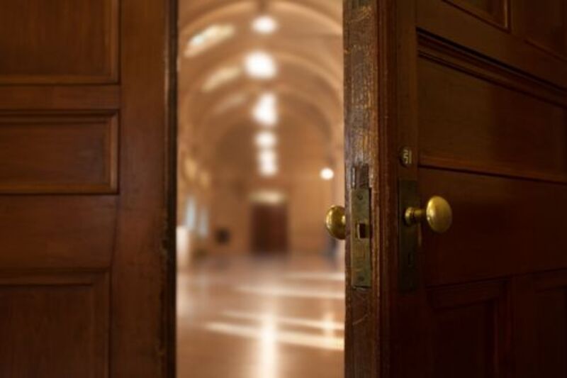 未知の世界へ続く扉