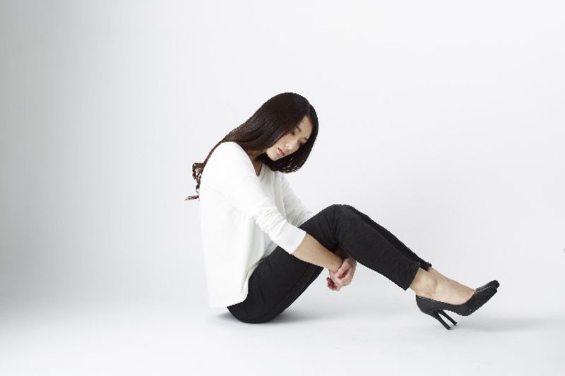 弱みを見せてる女性