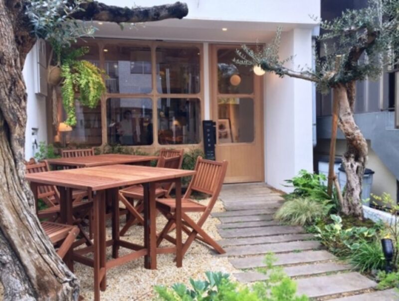 別の日にお店に行く